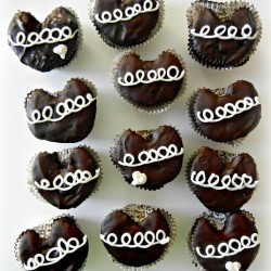 Heart Shaped Hostess Cupcakes - Recipe photo by sugarswings