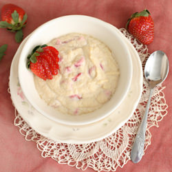 Strawberries 'n Cream Porridge - Recipe photo by Africasmel