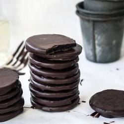 Vegan Thin Mints - Recipe photo by topwithcinnamon