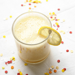 Banana-Pineapple Smoothie - Recipe photo by onionchoco