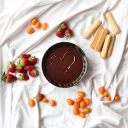 Dark Chocolate Fondue with Cardamom - Recipe photo by CookTheStory