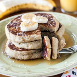 Vegan Banana-Coconut Pancakes - Recipe photo by freeeats