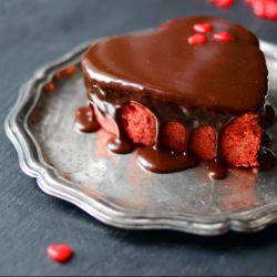 Chocolate Glaze Cinnamon Heart Cake - Recipe photo by setonh