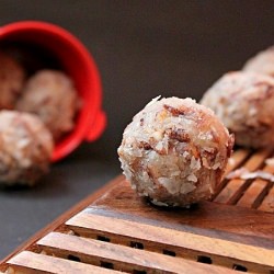 Sweet Coconut Balls - Recipe photo by divyapramil