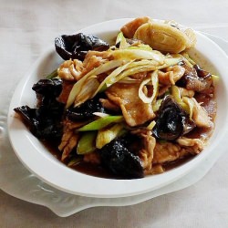 Fried Pork with Wood Ear - Recipe photo by storyofmycook