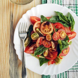 The Right Tomato Spinach Salad - Recipe photo by GoodFoodBlog