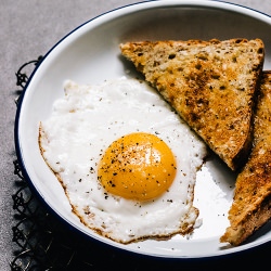 How to Fry an Egg - Recipe photo by topwithcinnamon