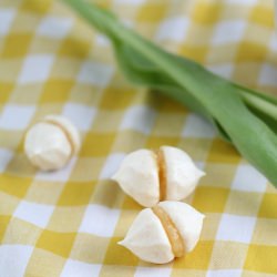 Lemon Curd Meringue Kisses - Recipe photo by mademoiselle Ella