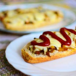 Zapiekanka with Mushrooms and Cheese - Recipe photo by sensualappeal