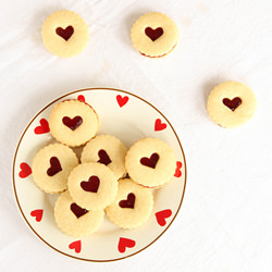 Homemade Jammie Dodgers - Recipe photo by pizzarossa