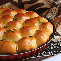 Beehive Sweet Buns - Recipe photo by MunatyCooking
