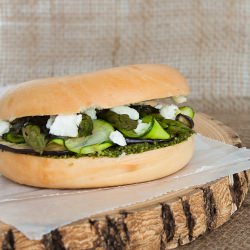 Pesto and Vegetable Bagel - Recipe photo by The art of sweet