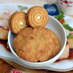 Pappu Chekkalu/ Thattai - Recipe photo by Pavani