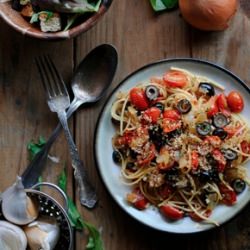 Tomato and Olive Pasta - Recipe photo by HowToSimplify