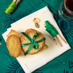 Pistachio and Saffron Tuiles - Recipe photo by Indiaphile.info