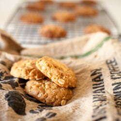 Anzac Biscuits - Recipe photo by butcanshebake