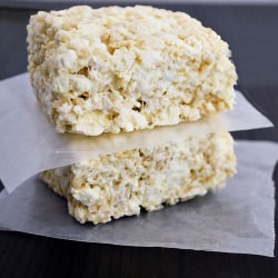 Buttermint Rice Krispy Treats - Recipe photo by mallowandco