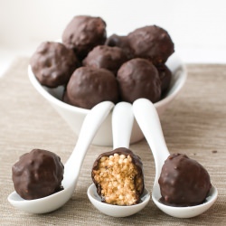 Quinoa Peanut Butter Balls - Recipe photo by Sweettwist