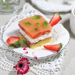 Refreshing Strawberry Cubes - Recipe photo by Nada