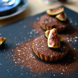 No-Bake Chocolate Tarts with Figs - Recipe photo by msihua