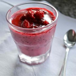 Raw Chia Raspberry Pudding - Recipe photo by comocomecami