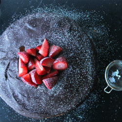 Strawberry Sponge & Chocolate Glaze - Recipe photo by sugarthumb