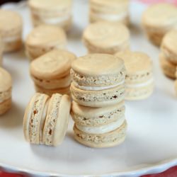 Peanut Honey Macarons - Recipe photo by satisfymysweettooth