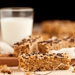 Chewy Chocolate Chip Granola Bars - Recipe photo by chewoutloud
