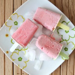 Strawberry Ice Cream - Recipe photo by Vonzi