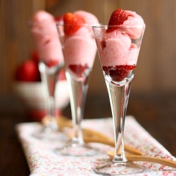 Strawberry Ice Cream - Recipe photo by BeatriZ
