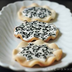 Curly Cookie, Handpainted Scrolls - Recipe photo by Karen Anne Cakes
