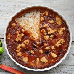Apple and Rhubarb Crumble Tart - Recipe photo by Martinus