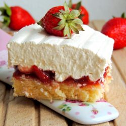 Creamy Strawberry Pie - Recipe photo by Vonzi