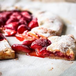 Strawberry and Apple Galette - Recipe photo by hechoenlapropriete