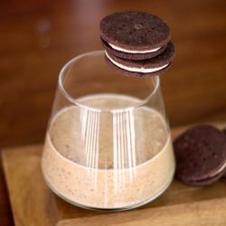 Healthy Oreo Milkshake - Recipe photo by dessertswithbenefits