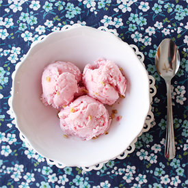 Strawberries & Cream Ice Cream - Recipe photo by misskait