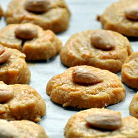 Manchego Cheese Crackers - Recipe photo by PinchandSwirl