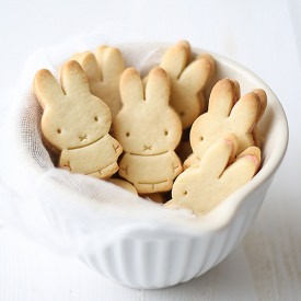 Strawberry Petit Beurre - Recipe photo by SandeeA