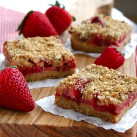 Strawberry Rhubarb Crisp Bars - Recipe photo by ButtercreamBlondie