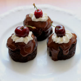 Mini Black Forest Cakes - Recipe photo by sugarthumb