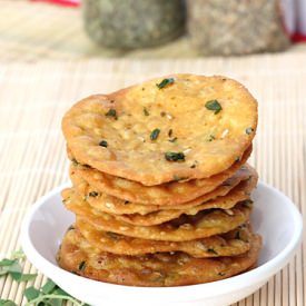 Methi Puri - Recipe photo by foodviva