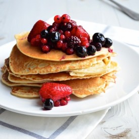 Pancakes with Red Fruits - Recipe photo by uitpaulineskeuken