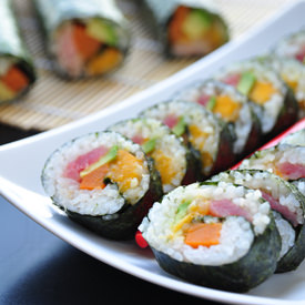 Tuna Sushi Rolls with Mango - Recipe photo by starvingchef