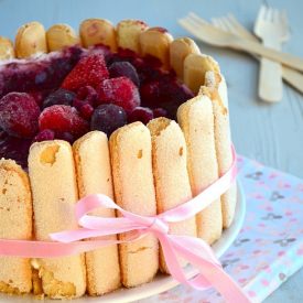 Charlotte with Forest Fruits - Recipe photo by uitpaulineskeuken