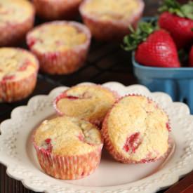 Strawberry Rhubarb Muffins - Recipe photo by satisfymysweettooth