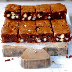 Brownies with Macadamia Nuts - Recipe photo by in de keuken