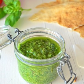 Green Basil Pesto - Recipe photo by uitpaulineskeuken
