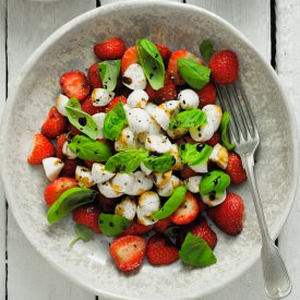 Strawberries Salad - Recipe photo by okuchnia
