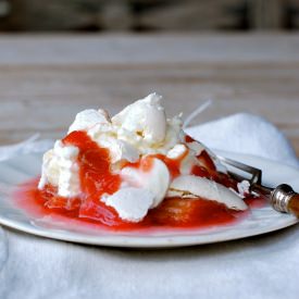 Eton Mess with Rhubarb - Recipe photo by in de keuken