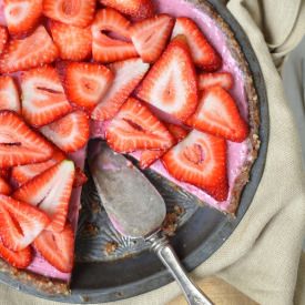 Raw Strawberry Pie - Recipe photo by DreenaBurton